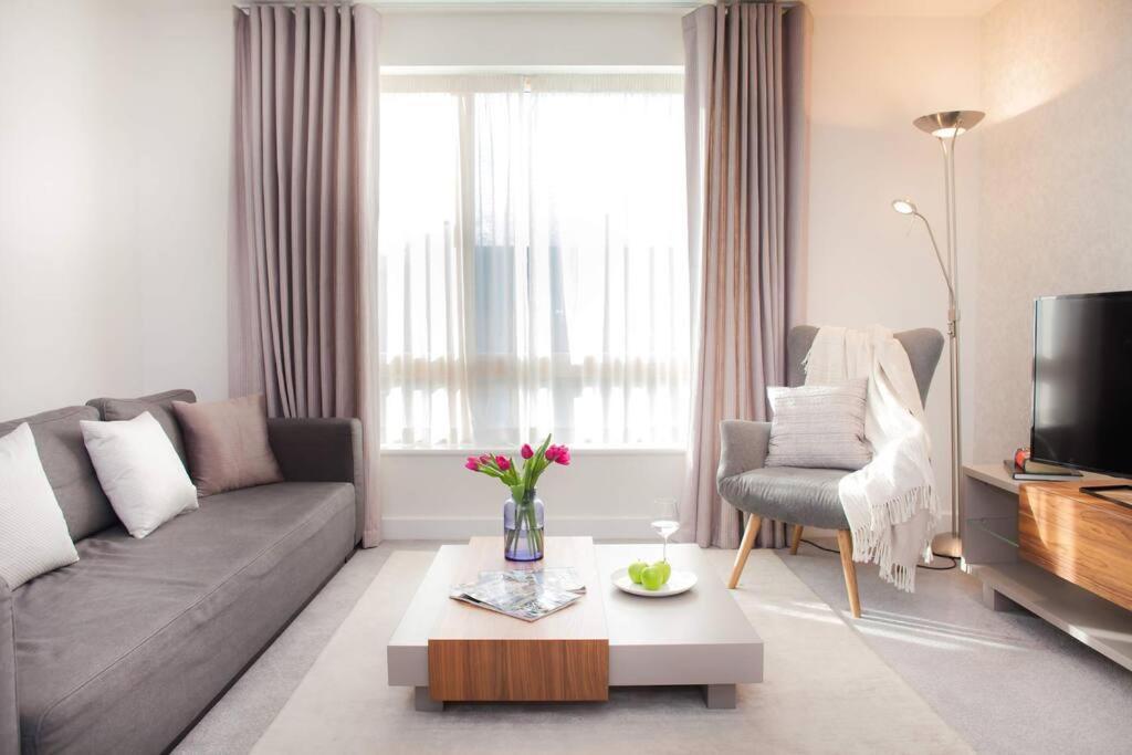 Stylish And Central Two Bedroom & Two Bathroom Apartment With Free Parking מראה חיצוני תמונה