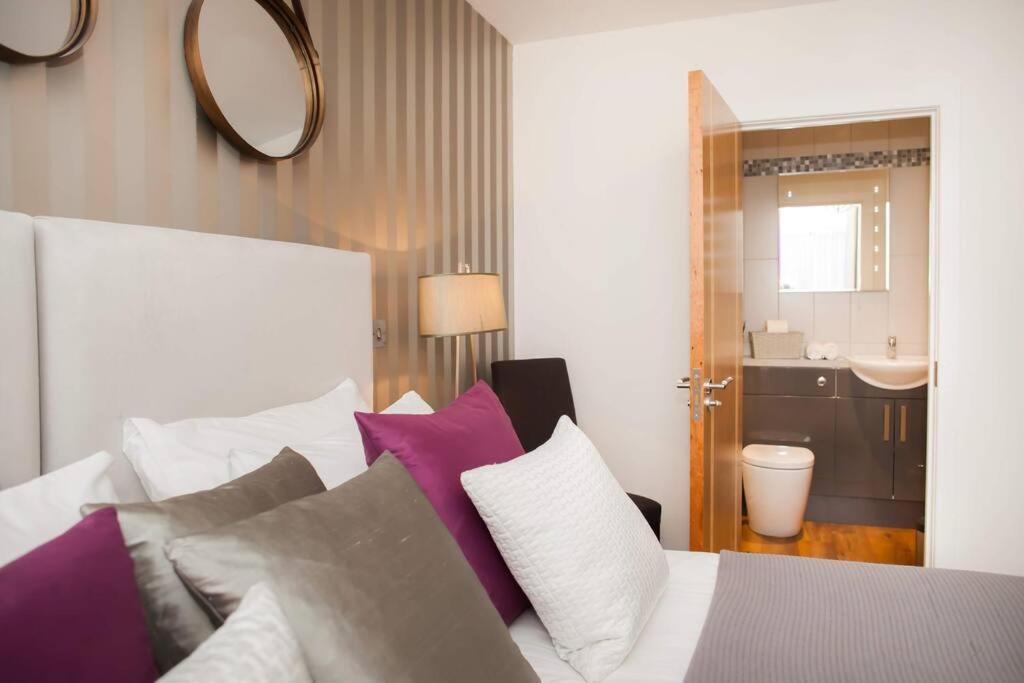 Stylish And Central Two Bedroom & Two Bathroom Apartment With Free Parking מראה חיצוני תמונה