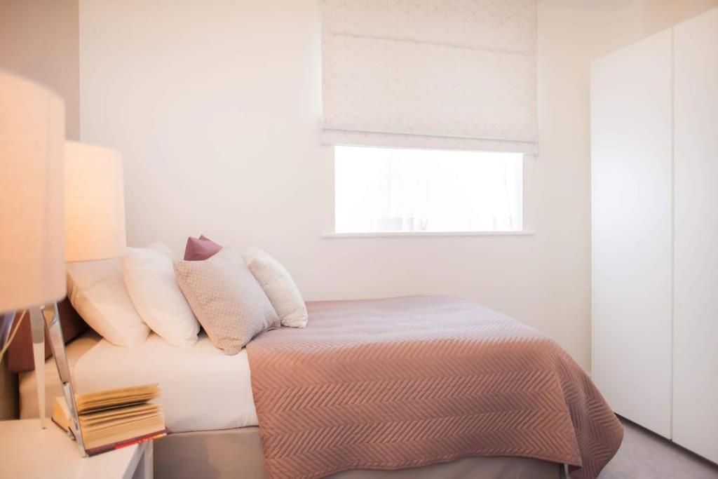 Stylish And Central Two Bedroom & Two Bathroom Apartment With Free Parking מראה חיצוני תמונה