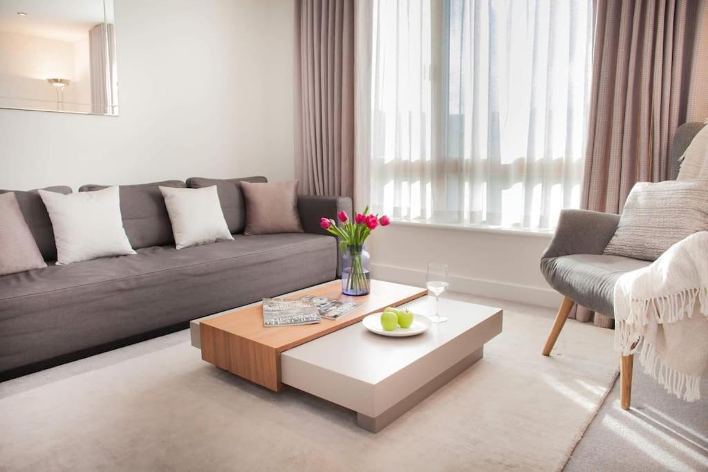 Stylish And Central Two Bedroom & Two Bathroom Apartment With Free Parking מראה חיצוני תמונה