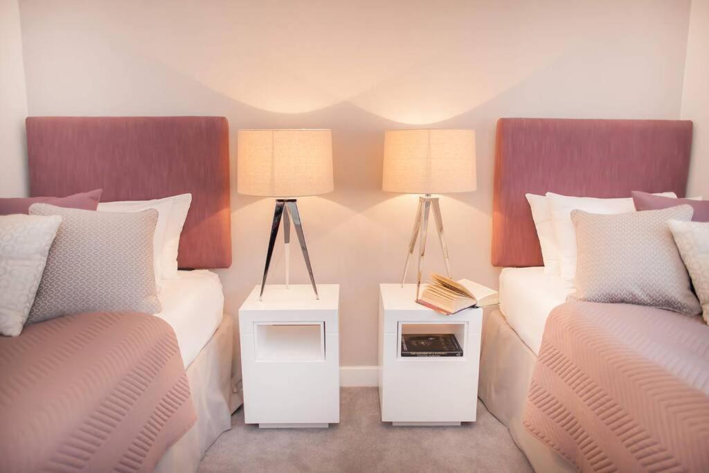 Stylish And Central Two Bedroom & Two Bathroom Apartment With Free Parking מראה חיצוני תמונה
